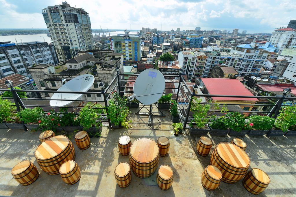 Backpacker Vandrarhem Yangon Exteriör bild