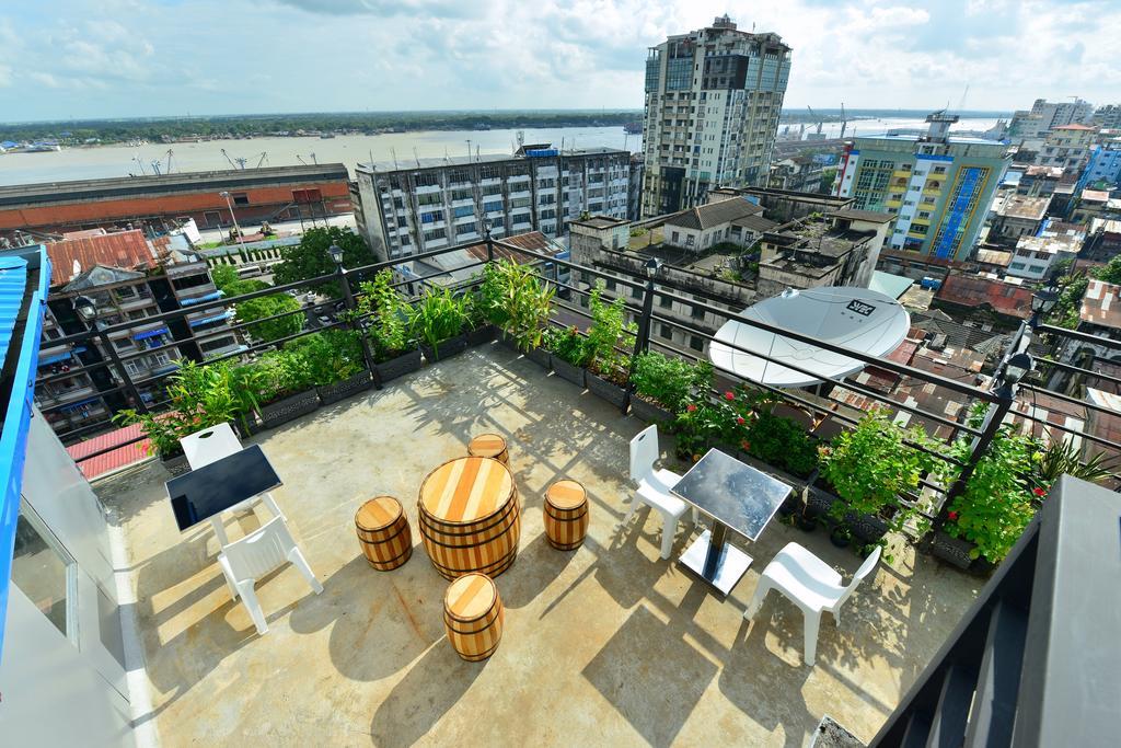 Backpacker Vandrarhem Yangon Exteriör bild