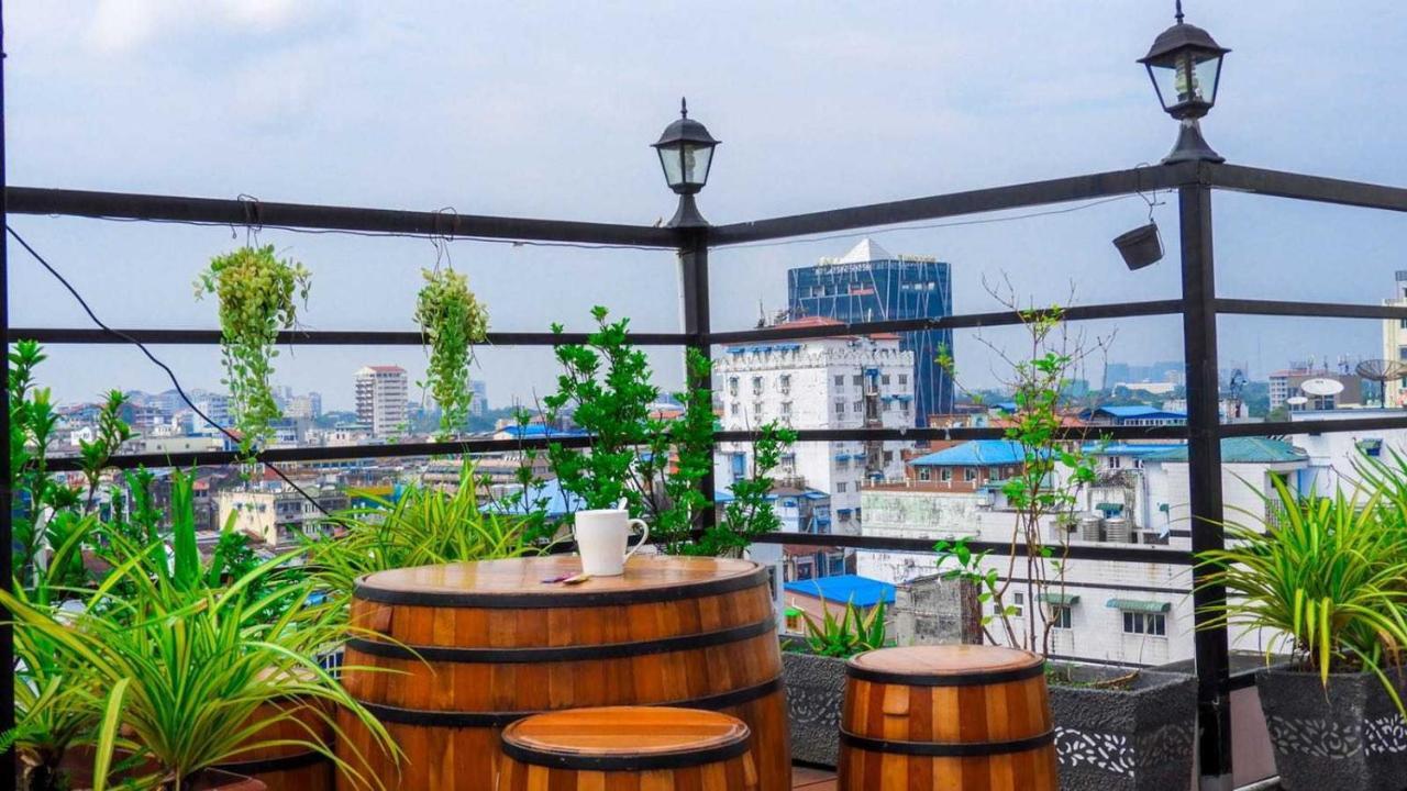 Backpacker Vandrarhem Yangon Exteriör bild